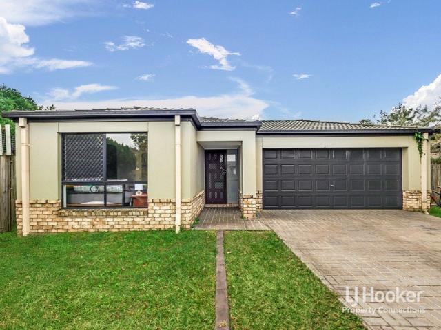 Spacious Home with Side Access on a Huge 670mÂ² Block
