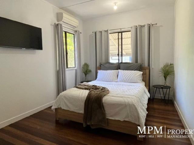 Spacious Home 1012m² with Butler's Kitchen