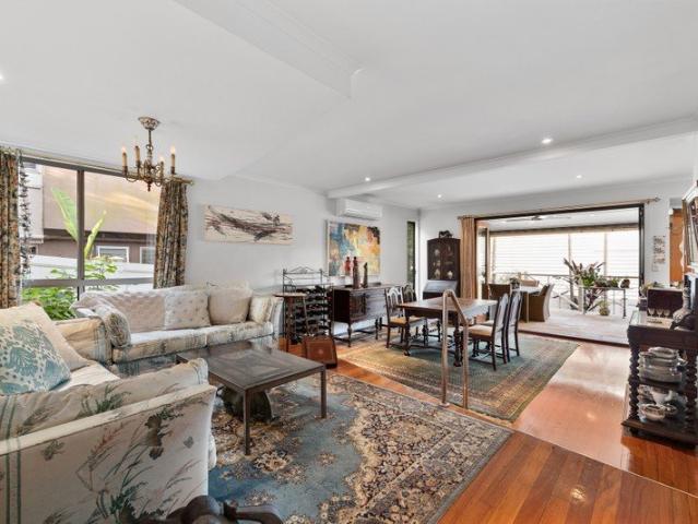 Spacious, homely and private townhouse