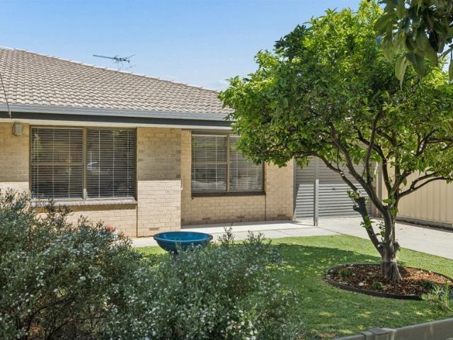 SPACIOUS HOMETTE | MODERN COMFORT | ENVIABLE BEACHSIDE LIVING!