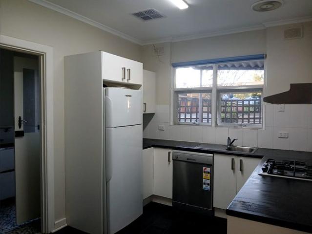 Spacious Homette in fabulous location!