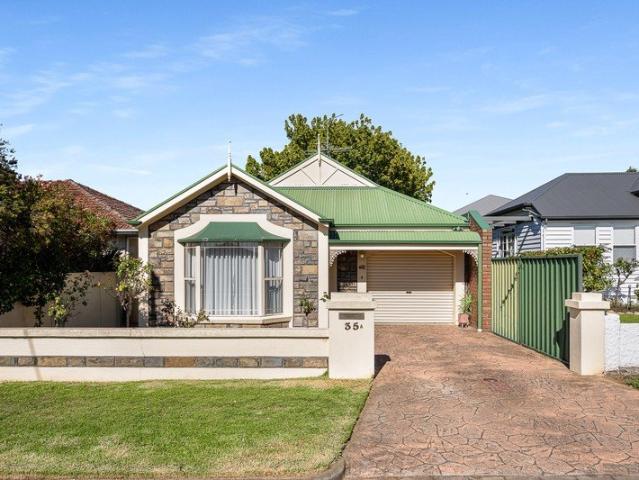 Spacious Homette Living in a Premier CBD Pocket