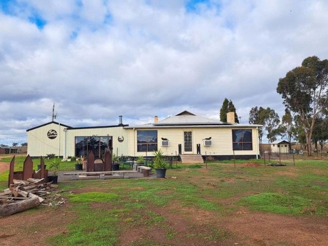 Spacious Hobby Farm on 28 Acres 10 Minutes from Donald