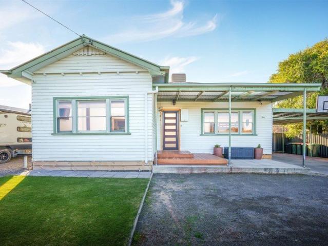 Spacious Horsham West Home with Versatile Living & Strong Rental Potential