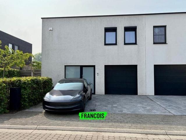 Spacious house with four bedrooms in a quiet neighborhood n…