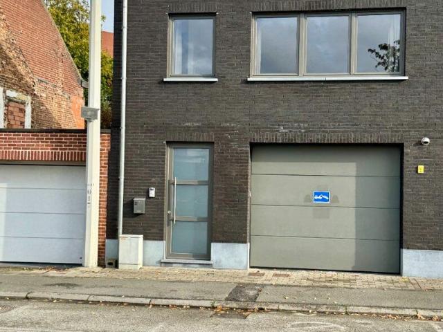 Spacious house with rooftop terrace and garage