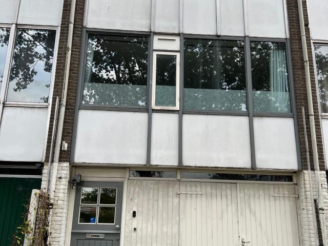 Spacious house with 3 bedrooms available!
