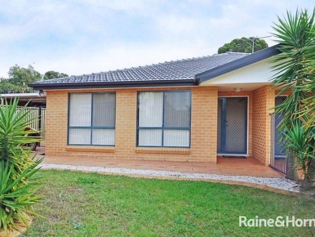 SPACIOUS HOUSE CLOSE TO INGLEBURN CBD