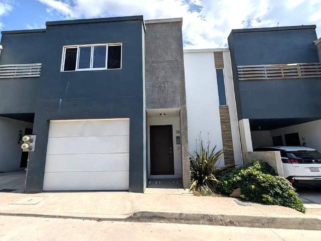 SPACIOUS HOUSE IN A PRIVATE COMMUNITY WITH CONTROLLED ACCESS
