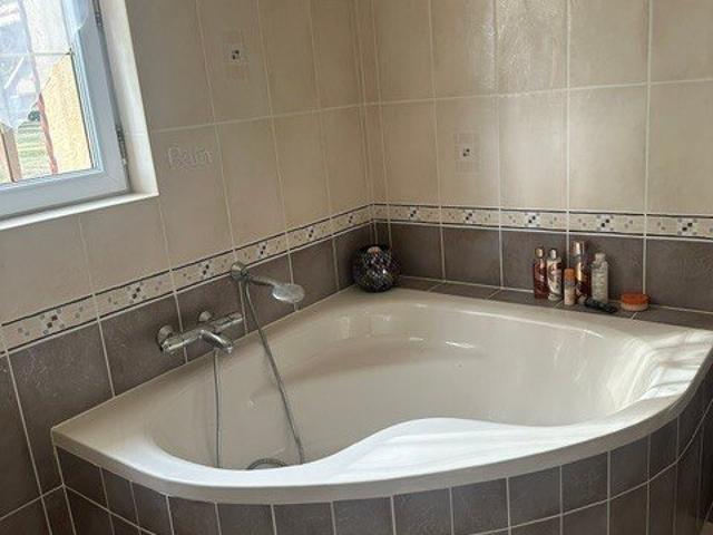 Spacious house in lovely location with views and accommodati. 326m² Mauzens et Miremont