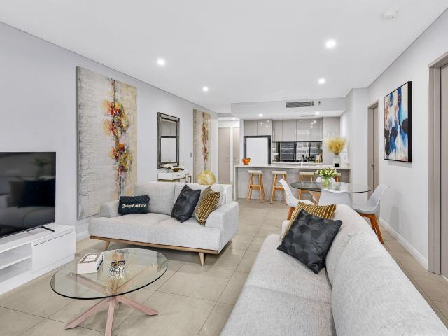 Spacious House Sized Apartment with Contemporary Comfort & Dual Parking