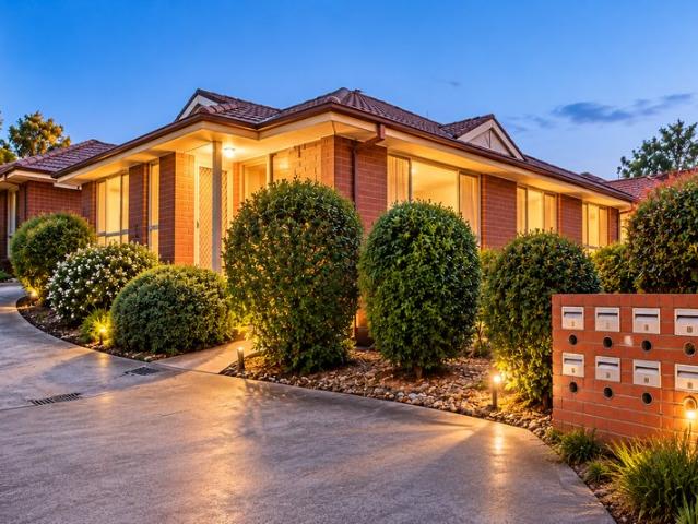 Spacious, Ideally Positioned Entertainers Paradise