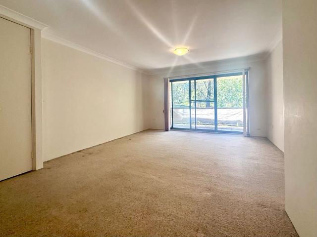 Spacious & Immaculate Unit with Leafy Outlook
