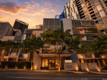 Space, Style & Lifestyle | Your South Brisbane Sanctuary Awaits!