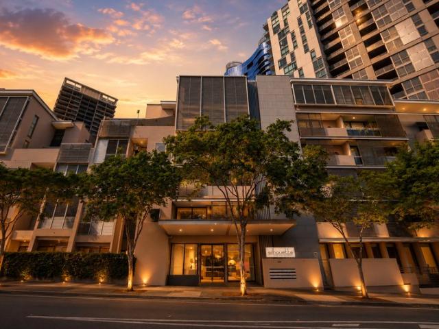 Space, Style & Lifestyle | Your South Brisbane Sanctuary Awaits!