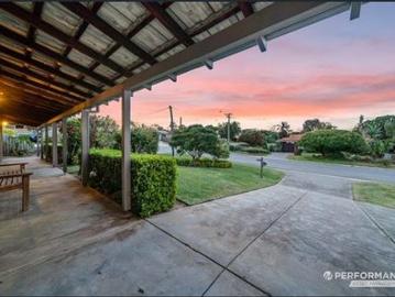 Spacious Indoor Outdoor Living in a Leafy Greenwood Setting