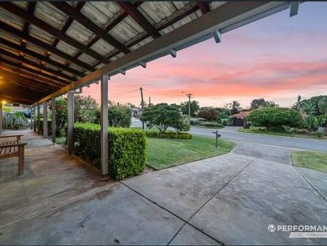 Spacious Indoor Outdoor Living in a Leafy Greenwood Setting