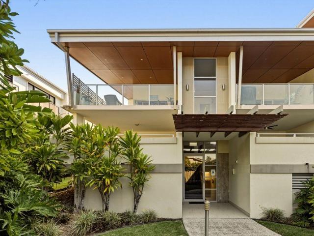 Spacious Indoor Outdoor Living in Prime Coorparoo Position