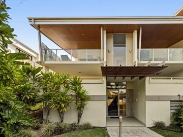 Spacious Indoor Outdoor Living in Prime Coorparoo Position