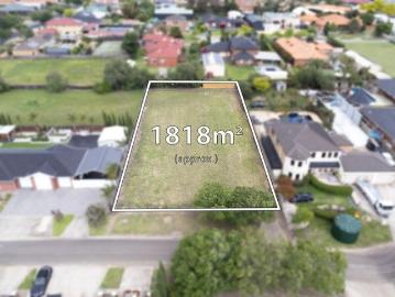 Spacious Land in Prime Hillside Location 1,818m² of Potential!