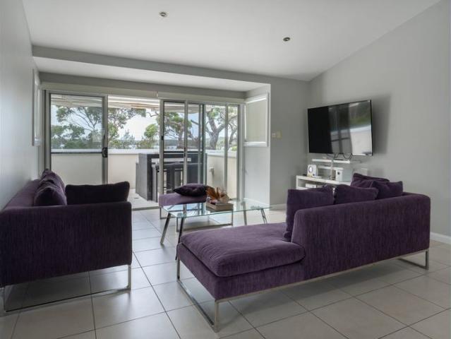 Spacious Lakeview Apartment