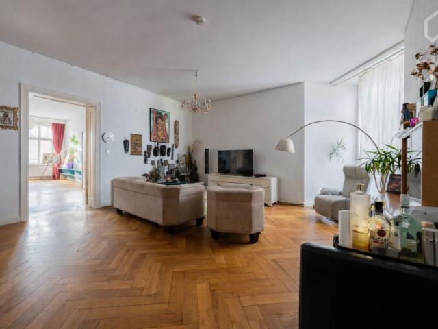 Spacious & large flat in Schöneberg