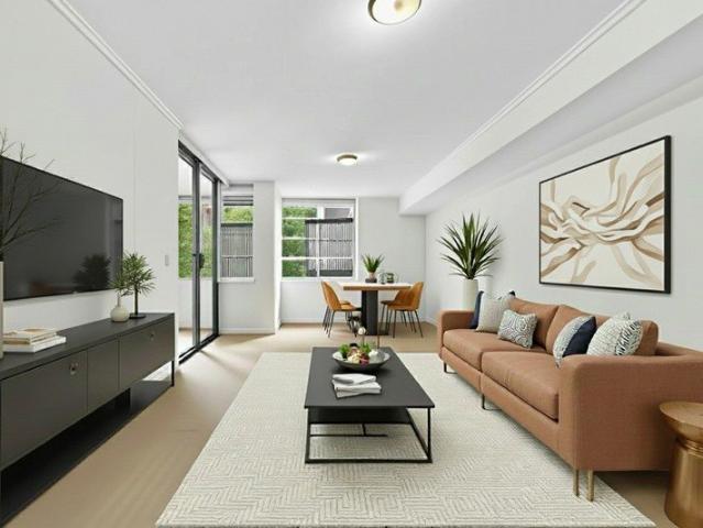 Spacious Large modern and secluded one bedroom apartment, close to railway station. Secured parking + Storage