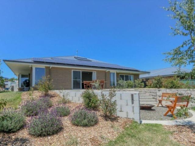 Spacious, Large & Modern Family Home