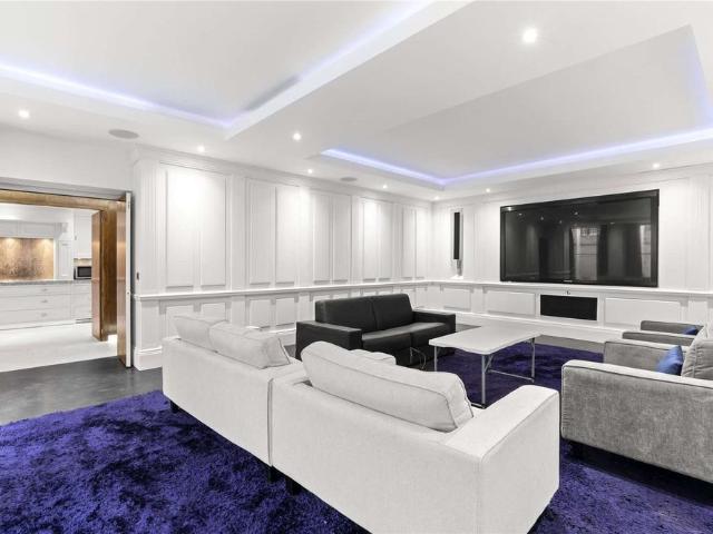 Spacious lateral apartment opposite Hyde Park