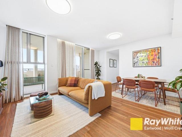 Spacious Two Bedroom Apartment with Airport and Botany Bay Views, Two Balconies & Double Parking