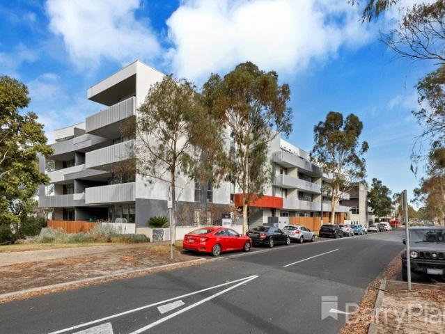 SPACIOUS LIFESTYLE APARTMENT RIGHT ON THE PARK