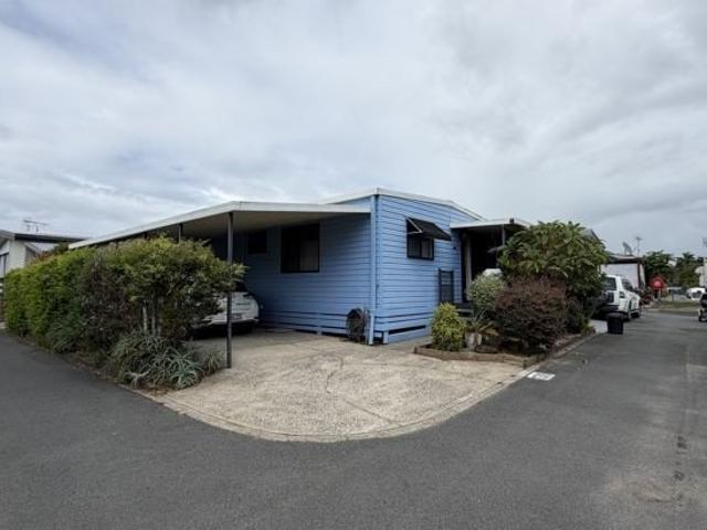Spacious Lifestyle Home Between the River & The Beach Pet Friendly