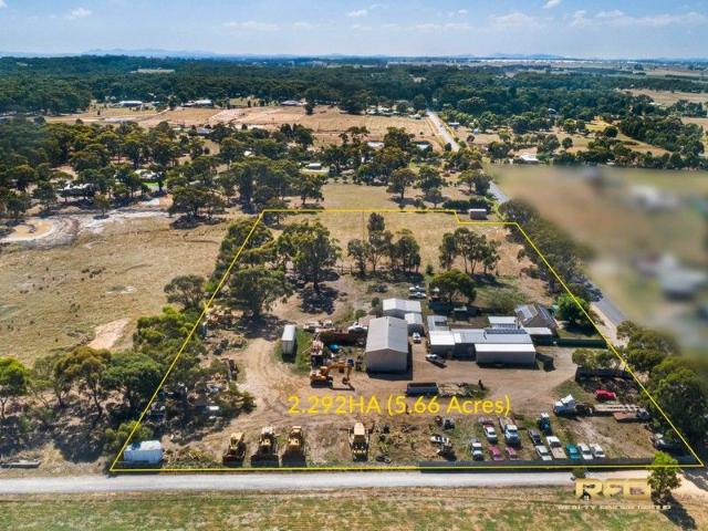 Spacious Lifestyle Property with Exceptional Shedding and Business Potential
