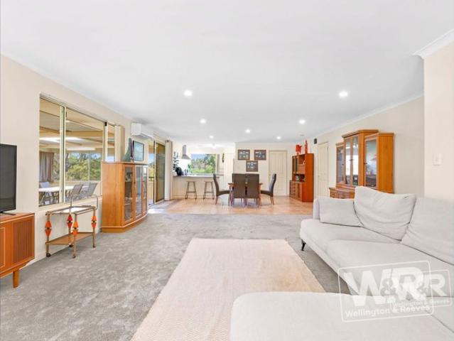 SPACIOUS LIFESTYLE PROPERTY WITH HUGE SHED, SCENIC VIEWS AND FAMILY FRIENDLY LIVING