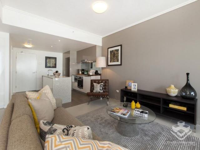 Spacious & Light