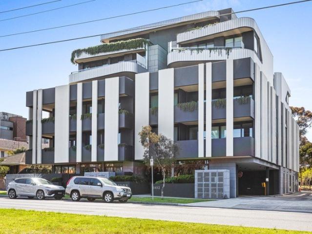 Spacious Light filled 2 bedroom apartment