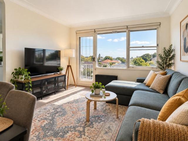 Spacious & Light Filled 2 Bedroom Apartment with Park Views