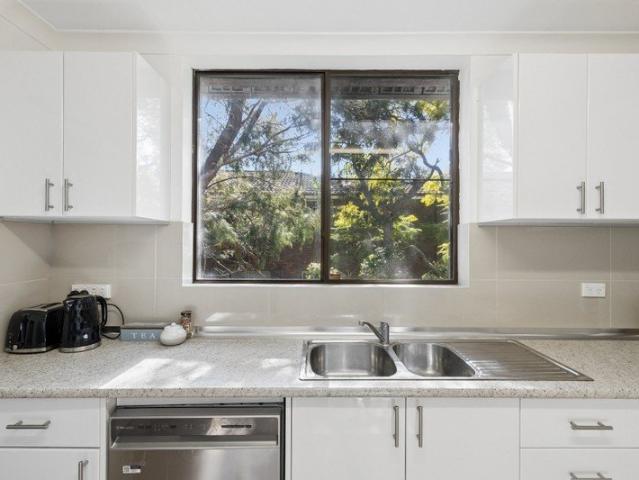 Spacious & Light Filled 2 Bedroom Apartment in Prime Hornsby Location