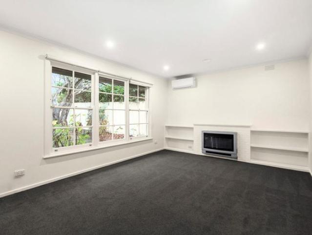 Spacious & Light Filled 2 Bedroom Home in the Heart of Kew