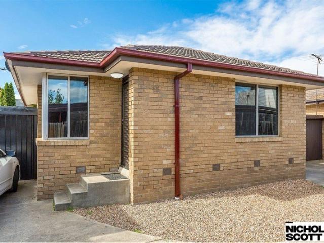 Spacious & Light Filled 2 Bedroom Unit