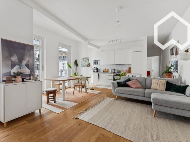 Spacious, light filled and fully furnished Neubau in Prenzlauer Berg