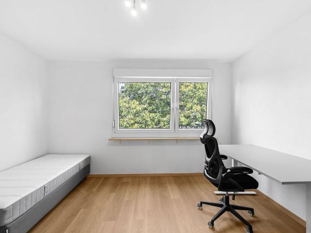 Spacious, light filled, and partially furnished apartment in a quiet location – ideal for families, Regensburg Amsterdam Apartments for Rent