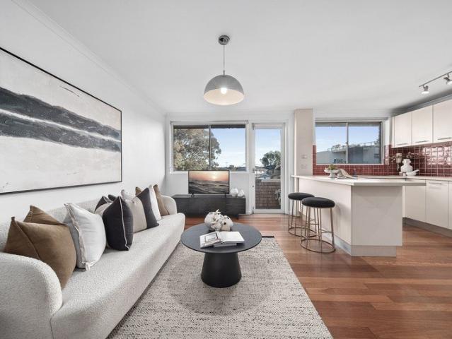 Spacious, Light Filled Apartment in a Convenient Lifestyle Setting