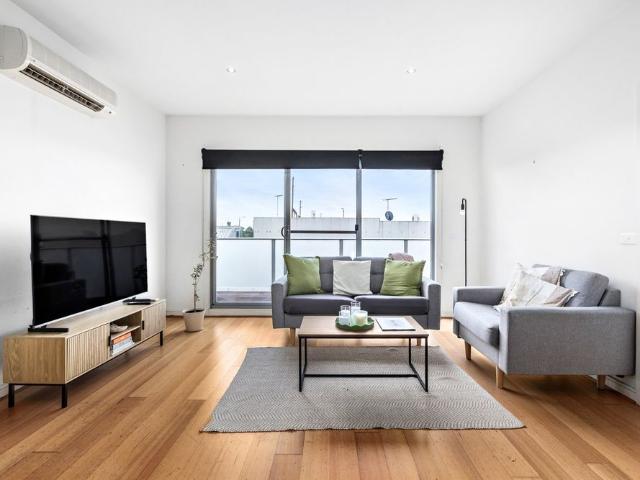 Spacious, Light Filled Apartment in a Prime Location
