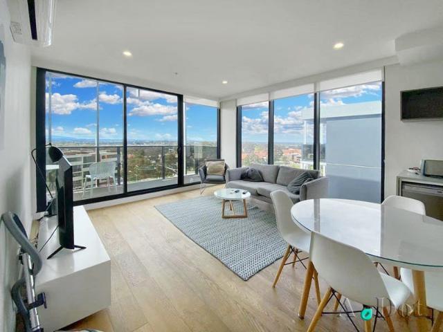 Spacious & Light Filled Apartment in a Prime Lifestyle Location