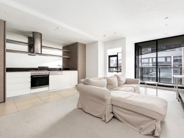 Spacious, Light Filled Apartment in a Prime Lifestyle Location
