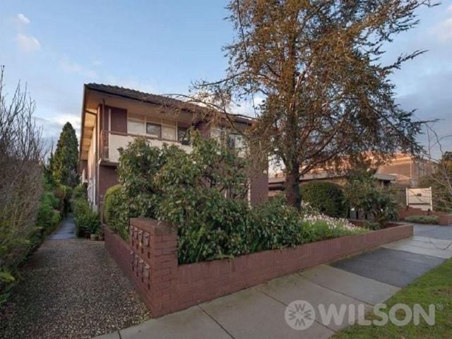 Spacious & Light Filled Apartment in Prime Caulfield North Location