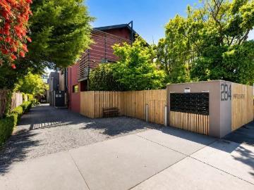 13/06/2026 Inspection at 1:30pm 2:00pm Spacious, Light Filled & Exceptionally Convenient Studio Living in Camberwell