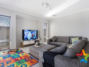 Spacious, Light Filled Family Home in Sought After Aveley