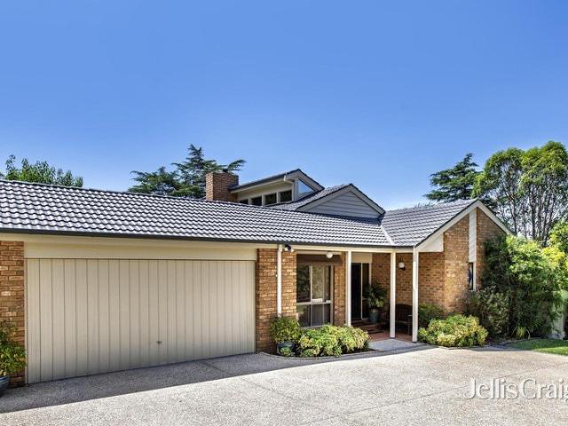 Spacious, light filled family living with rare peace and privacy